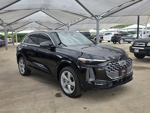 Mythos Black Metallic 2026 Audi Q5 Premium Plus TFSI quattro S tronic