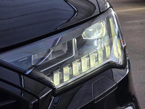 Mythos Black Metallic 2023 Audi SQ7 4.0T Prestige