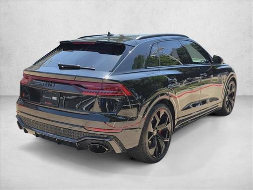 Mythos Black Metallic 2022 Audi RS Q8 4.0T