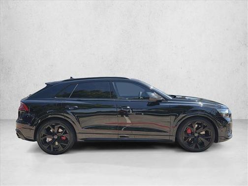 Mythos Black Metallic 2022 Audi RS Q8 4.0T