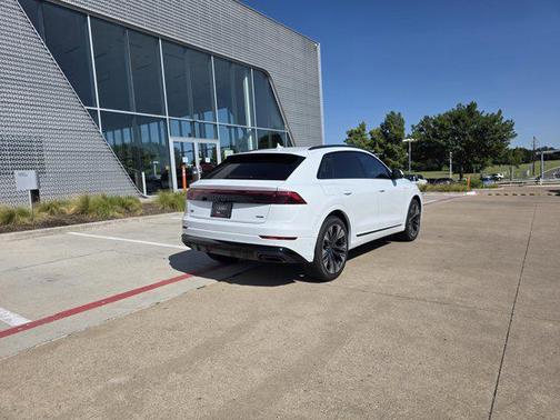 2025 Audi Q8 55 Premium Plus