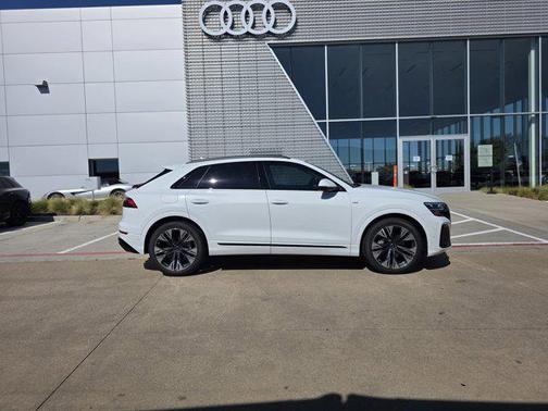 2025 Audi Q8 55 Premium Plus