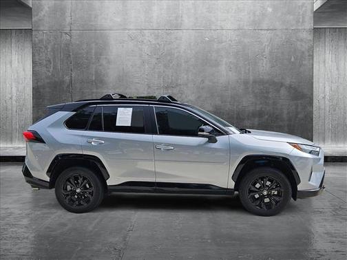 2022 Toyota RAV4 Hybrid SE