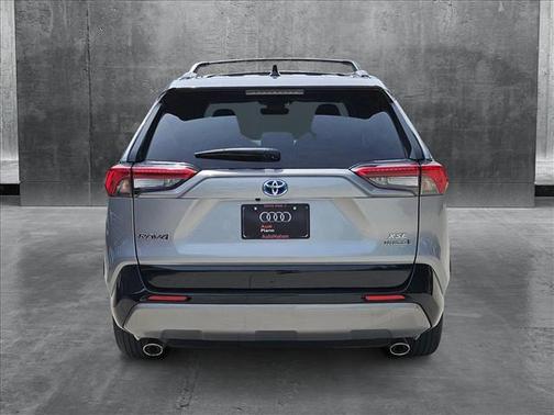2022 Toyota RAV4 Hybrid SE