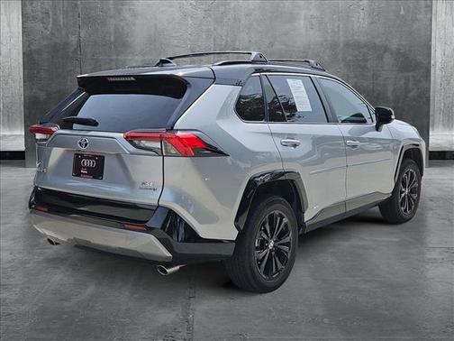 2022 Toyota RAV4 Hybrid SE