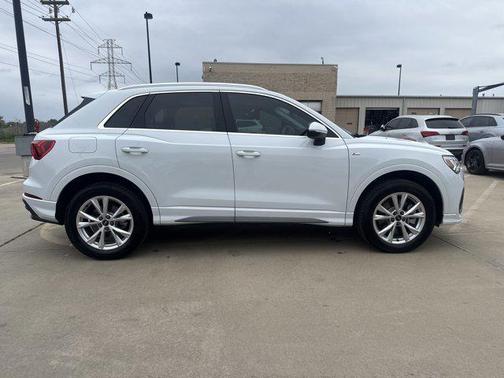 Glacier White Metallic 2025 Audi Q3 Premium 45 TFSI S line quattro Tiptronic