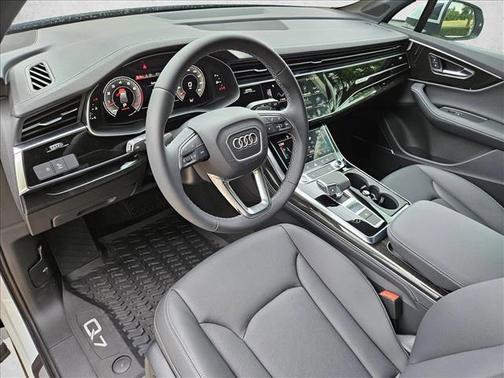 2025 Audi Q7 55 Premium Plus