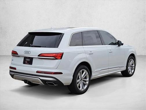 2025 Audi Q7 55 Premium Plus