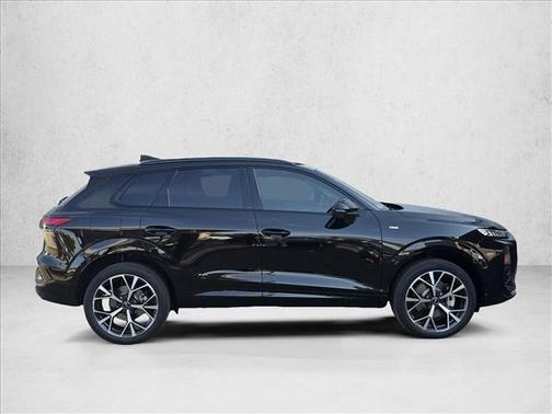 Mythos Black Metallic 2026 Audi Q3 TFSI quattro S tronic