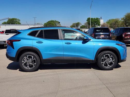 Marina Blue Metallic 2026 Chevrolet Trax LT
