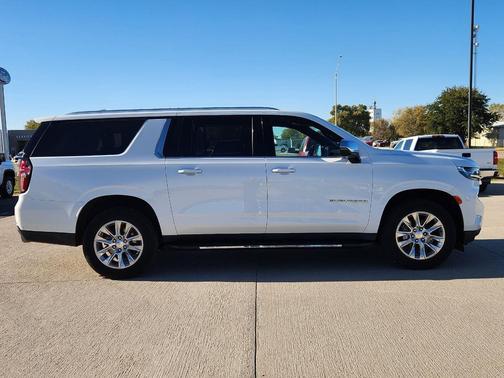 2023 Chevrolet Suburban Premier