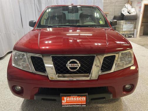 Photo 3 of 25 of 2013 Nissan Frontier SV