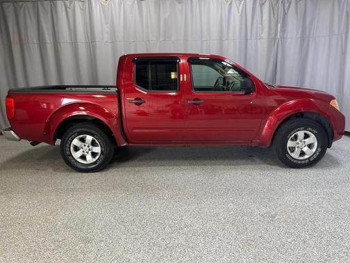 Photo 5 of 25 of 2013 Nissan Frontier SV