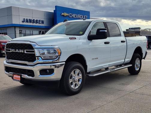 2024 RAM 2500 Big Horn Crew Cab 4x4 6'4' Box