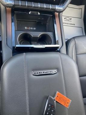 Summit White 2025 GMC Yukon XL Denali