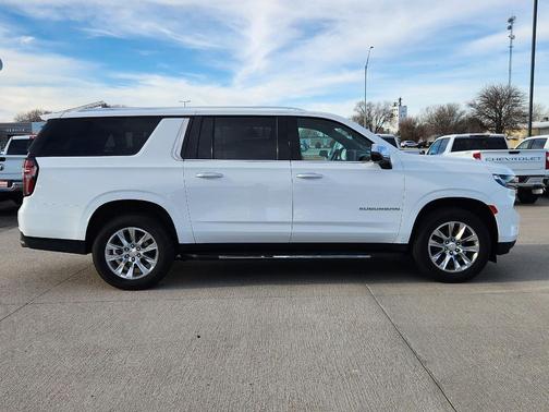 2023 Chevrolet Suburban Premier