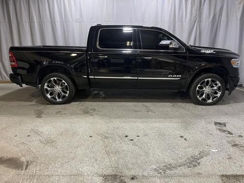 Diamond Black Crystal Pearlcoat 2020 RAM 1500 Limited