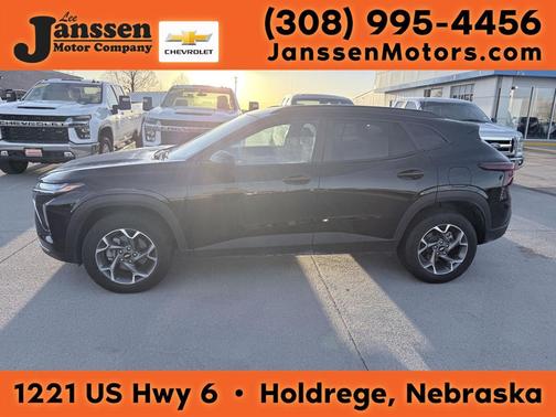 Mosaic Black Metallic 2025 Chevrolet Trax LT