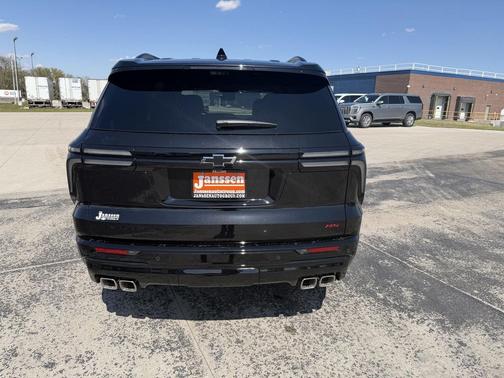 Mosaic Black Metallic 2026 Chevrolet Traverse RS