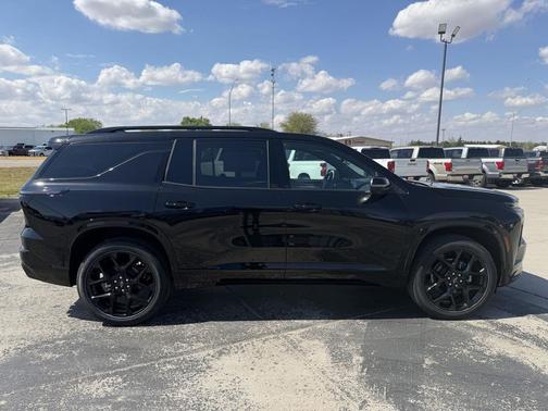 Mosaic Black Metallic 2026 Chevrolet Traverse RS