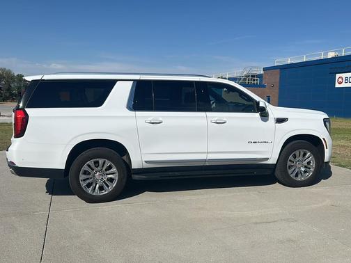 Summit White 2025 GMC Yukon XL Denali