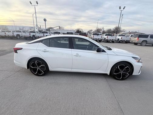 2024 Nissan Altima SR FWD