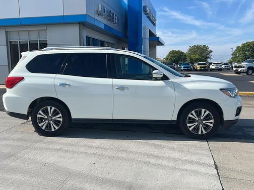 2017 Nissan Pathfinder SL