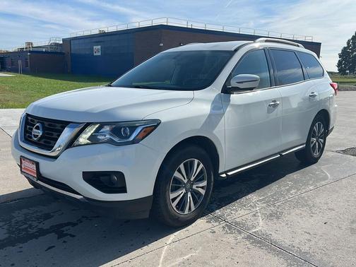 2017 Nissan Pathfinder SL