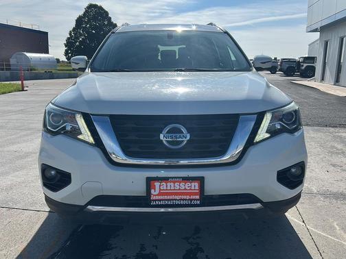 2017 Nissan Pathfinder SL