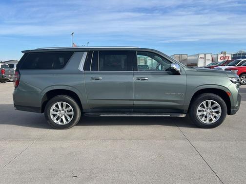 2023 Chevrolet Suburban Premier