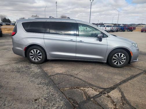 2021 Chrysler Pacifica Hybrid Touring L