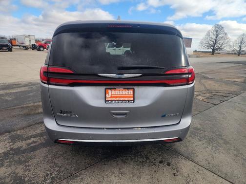 2021 Chrysler Pacifica Hybrid Touring L