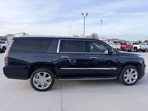 2017 Cadillac Escalade ESV Luxury