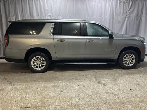 2023 Chevrolet Suburban LT