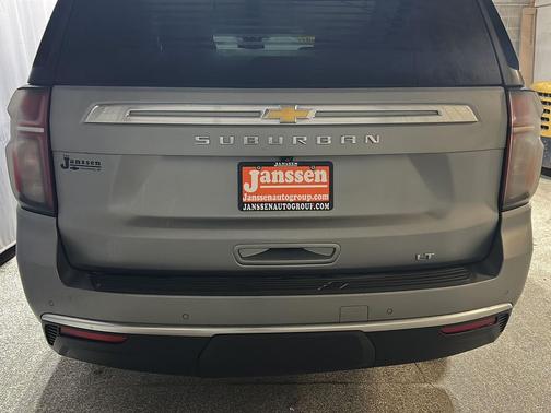 2023 Chevrolet Suburban LT