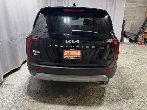 Ebony Black 2022 Kia Telluride S