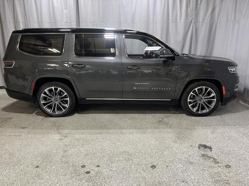 Diamond Black Crystal Pearlcoat 2022 Jeep Grand Wagoneer Series III 4x4