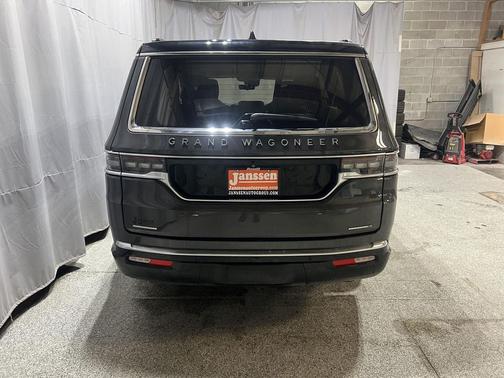 Diamond Black Crystal Pearlcoat 2022 Jeep Grand Wagoneer Series III 4x4
