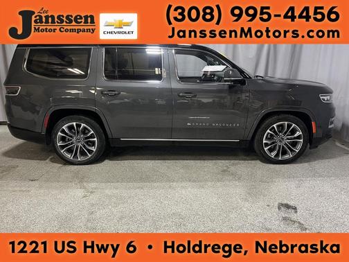 Diamond Black Crystal Pearlcoat 2022 Jeep Grand Wagoneer Series III 4x4