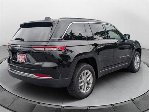 2025 Jeep Grand Cherokee Laredo X 4x4