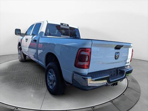 2024 RAM 3500 Tradesman Crew Cab 4x4 6'4' Box