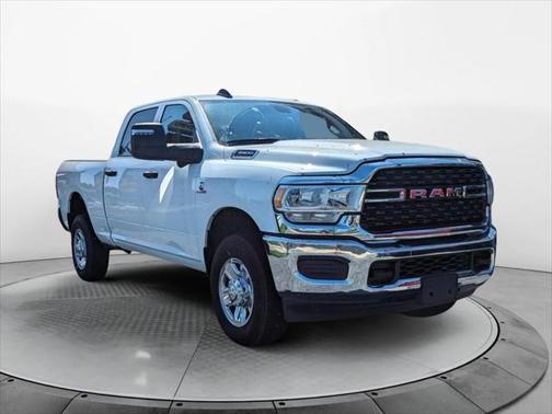 2024 RAM 3500 Tradesman Crew Cab 4x4 6'4' Box
