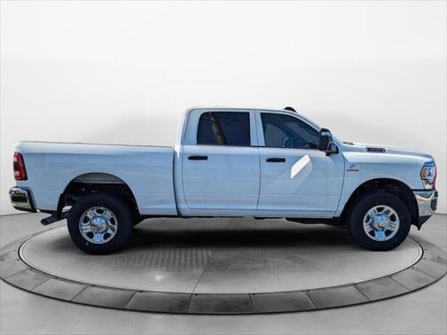 2024 RAM 3500 Tradesman Crew Cab 4x4 6'4' Box