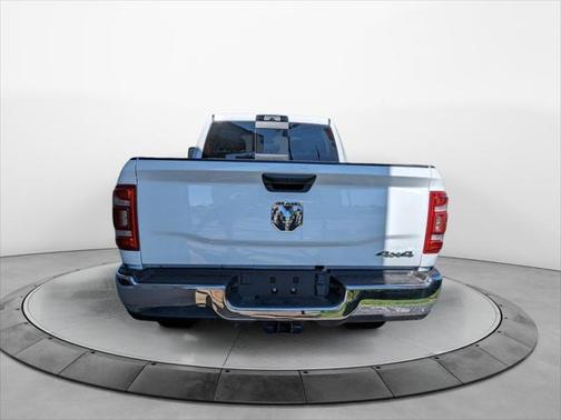 2024 RAM 3500 Tradesman Crew Cab 4x4 6'4' Box