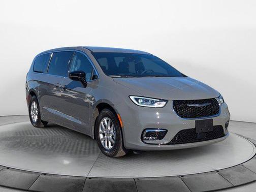 2025 Chrysler Pacifica L