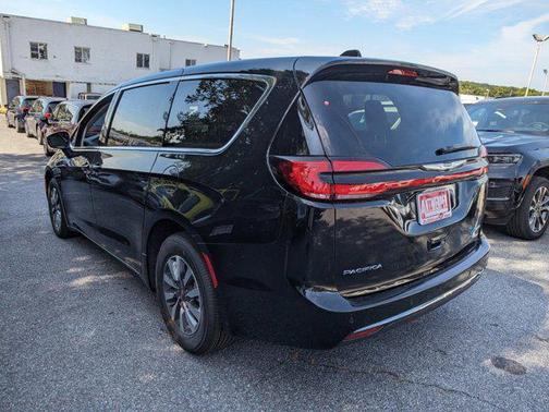 2023 Chrysler Pacifica Hybrid Touring L