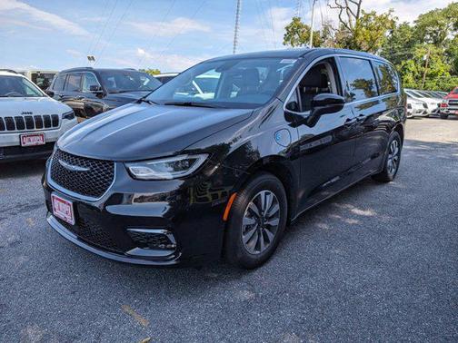 2023 Chrysler Pacifica Hybrid Touring L