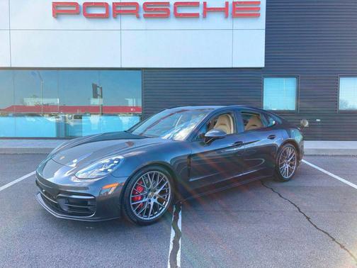 2022 Porsche Panamera 4S
