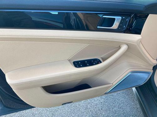 2022 Porsche Panamera 4S