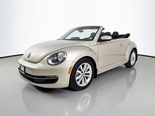Moonrock Silver Metallic/Black Roof 2015 Volkswagen Beetle DSG 2.0L TDI